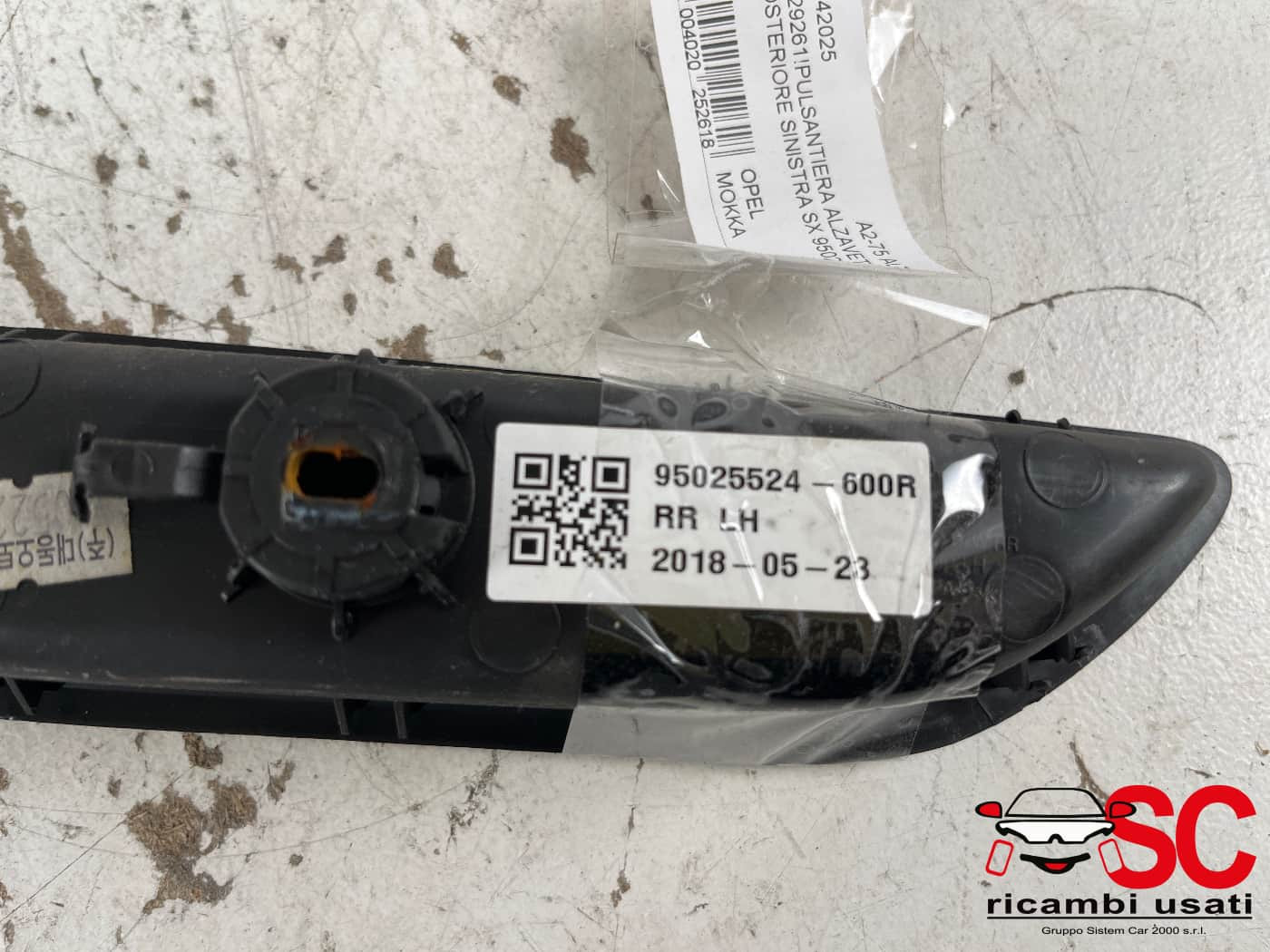 PULSANTE ALZAVETRO POSTERIORE SINISTRO OPEL Mokka X 95025524 (16>)