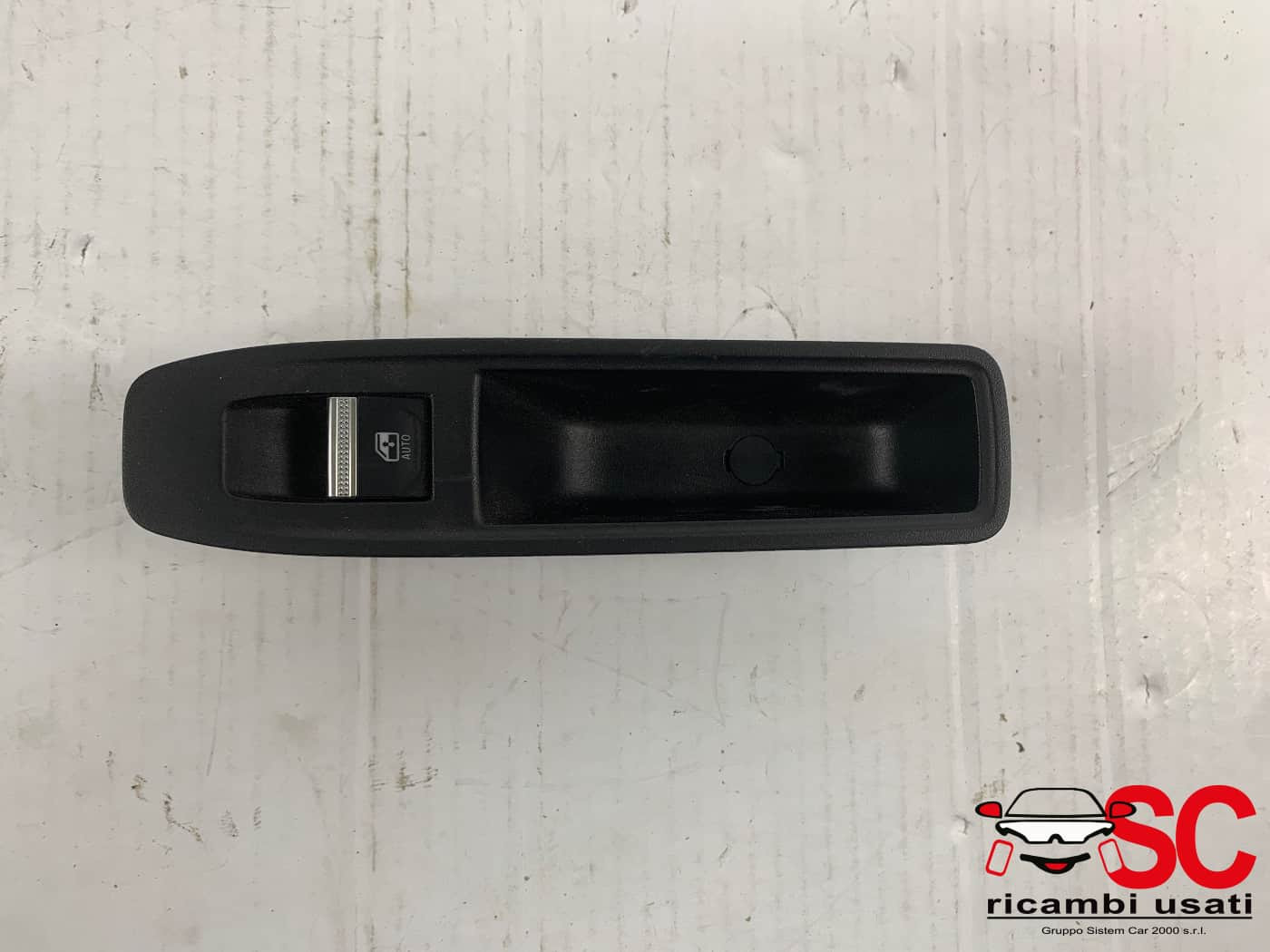 PULSANTE ALZAVETRO POSTERIORE DESTRO RENAULT CLIO Serie V 829509794R (19>)