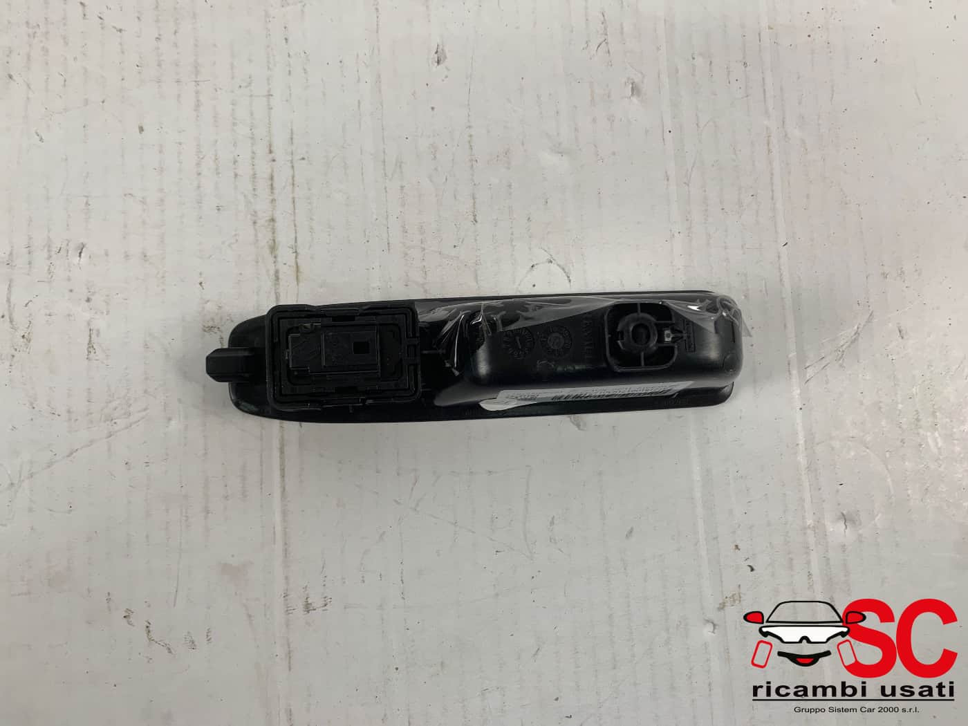 PULSANTE ALZAVETRO POSTERIORE DESTRO RENAULT CLIO Serie V 829509794R (19>)