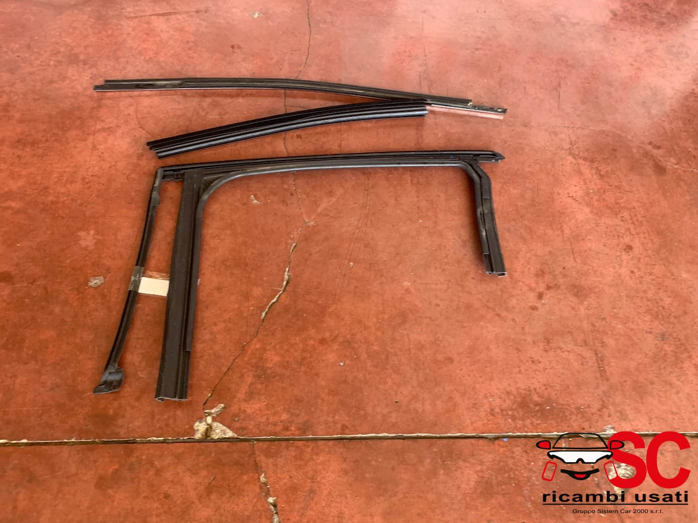 GUARNIZIONE PORTIERA POSTERIORE DESTRA RENAULT CLIO Serie V 828203721R (19>)
