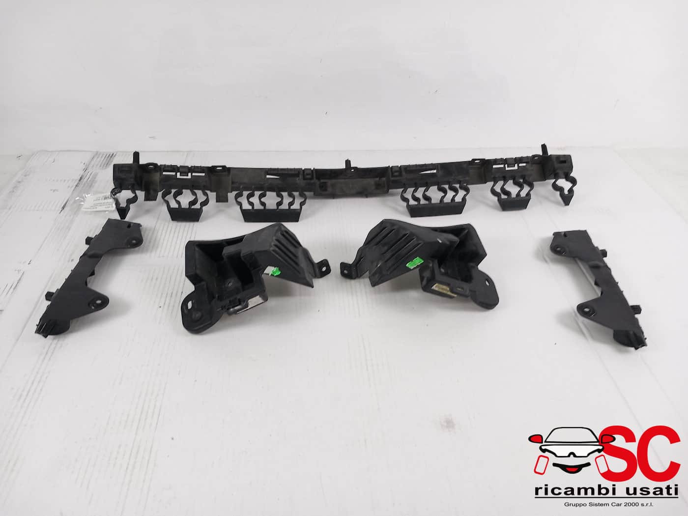 SUPPORTI PARAURTI POSTERIORE RENAULT CLIO Serie V 852227017R (19>)