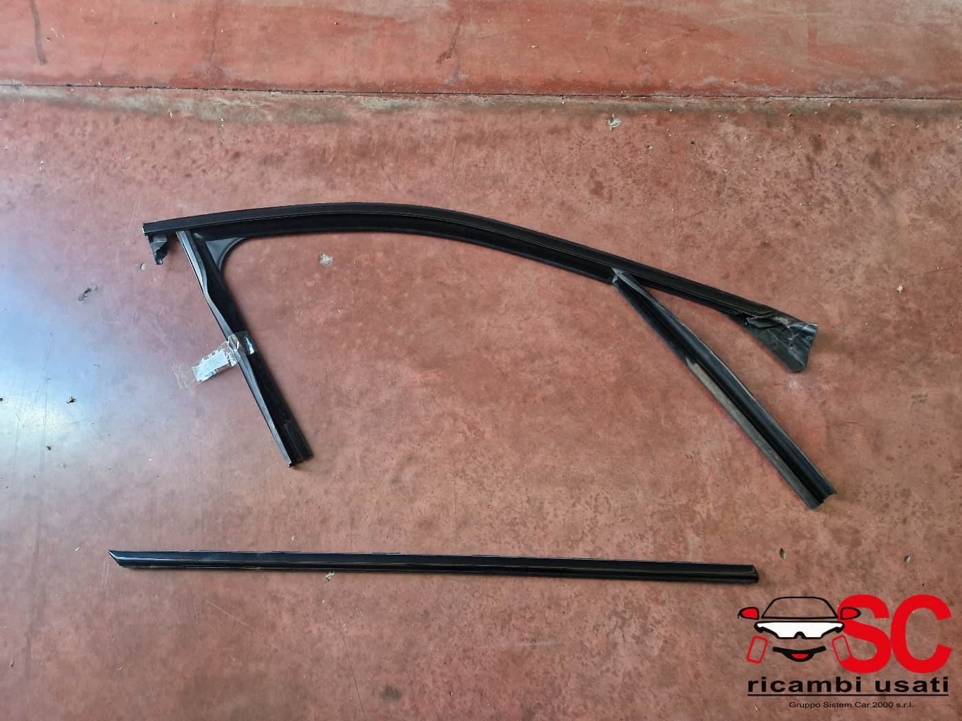 GUARNIZIONE PORTIERA ANTERIORE DESTRA ALFA ROMEO Giulia Serie (952_) (16>)
