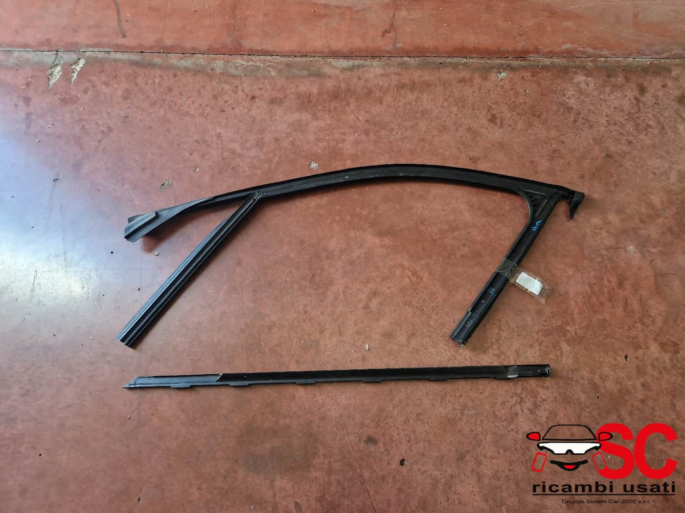 GUARNIZIONE PORTIERA ANTERIORE DESTRA ALFA ROMEO Giulia Serie (952_) (16>)