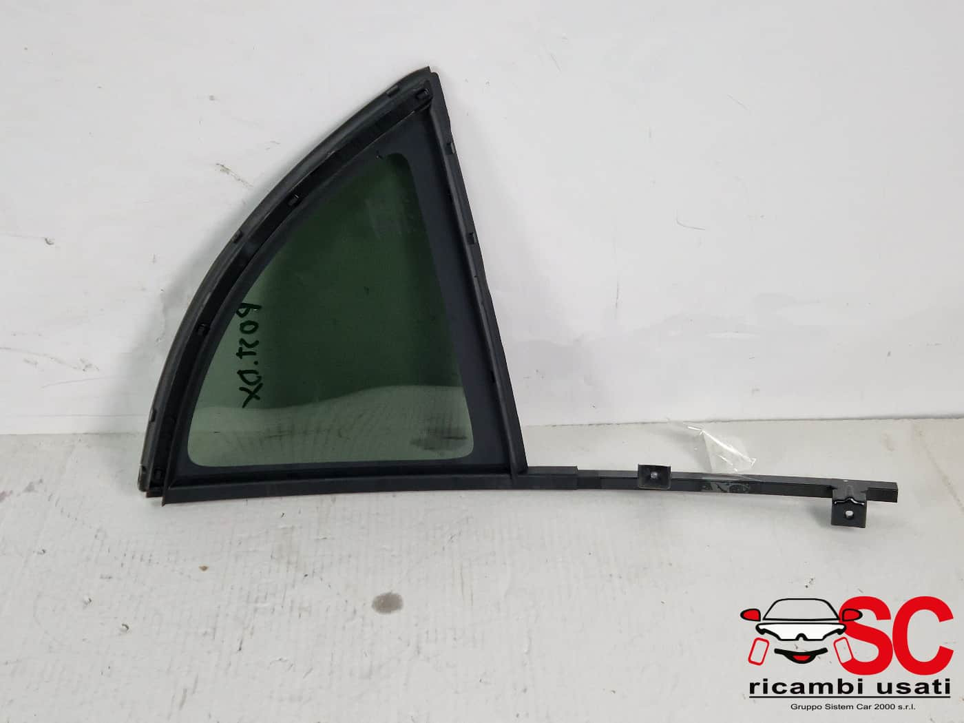 VETRO FISSO POSTERIORE DX MG MG3 Serie 11884108 (24>)