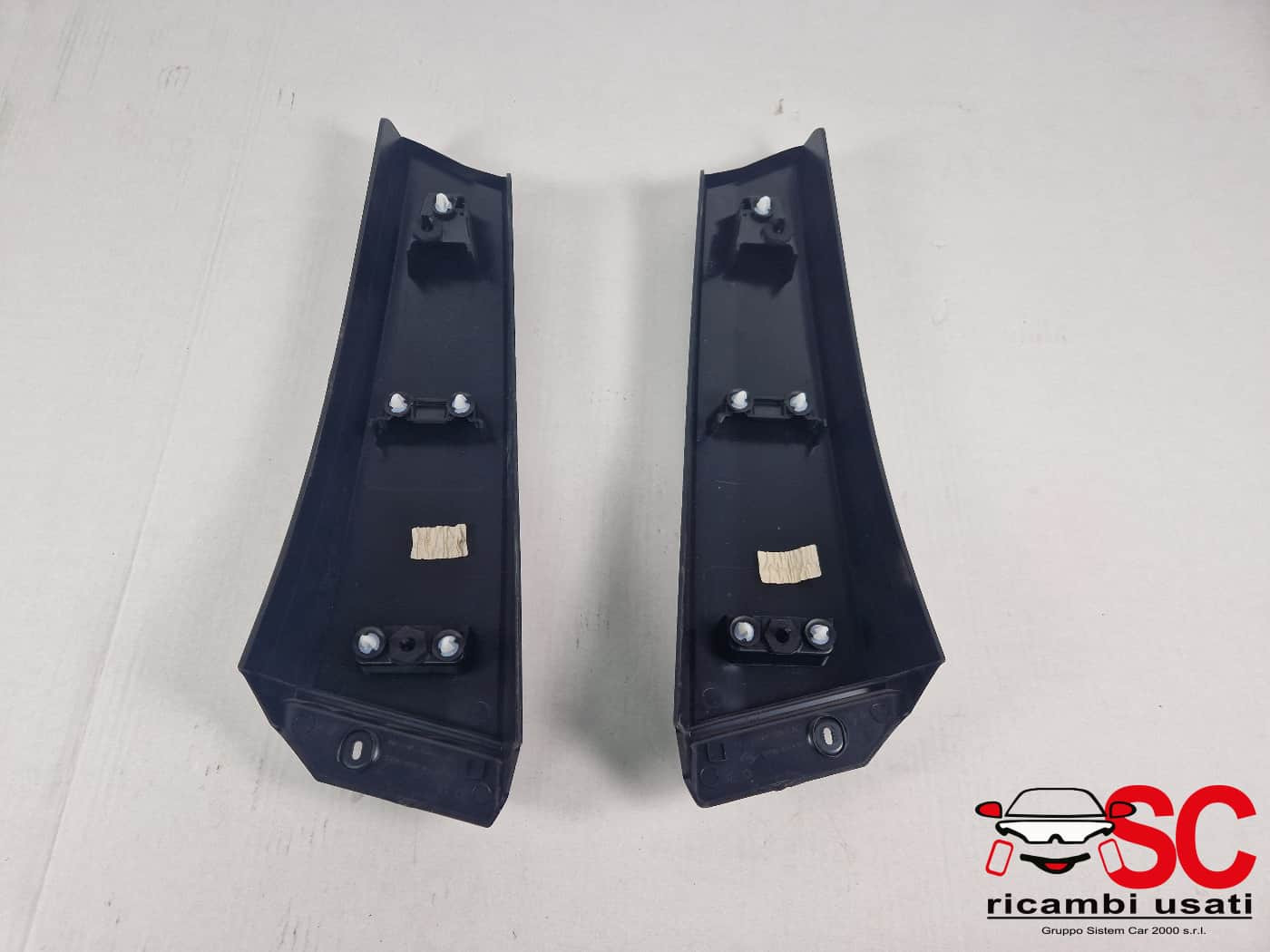 RIVESTIMENTO MONTANTE CENTRALE DACIA Jogger Serie 7668186704R (21>)
