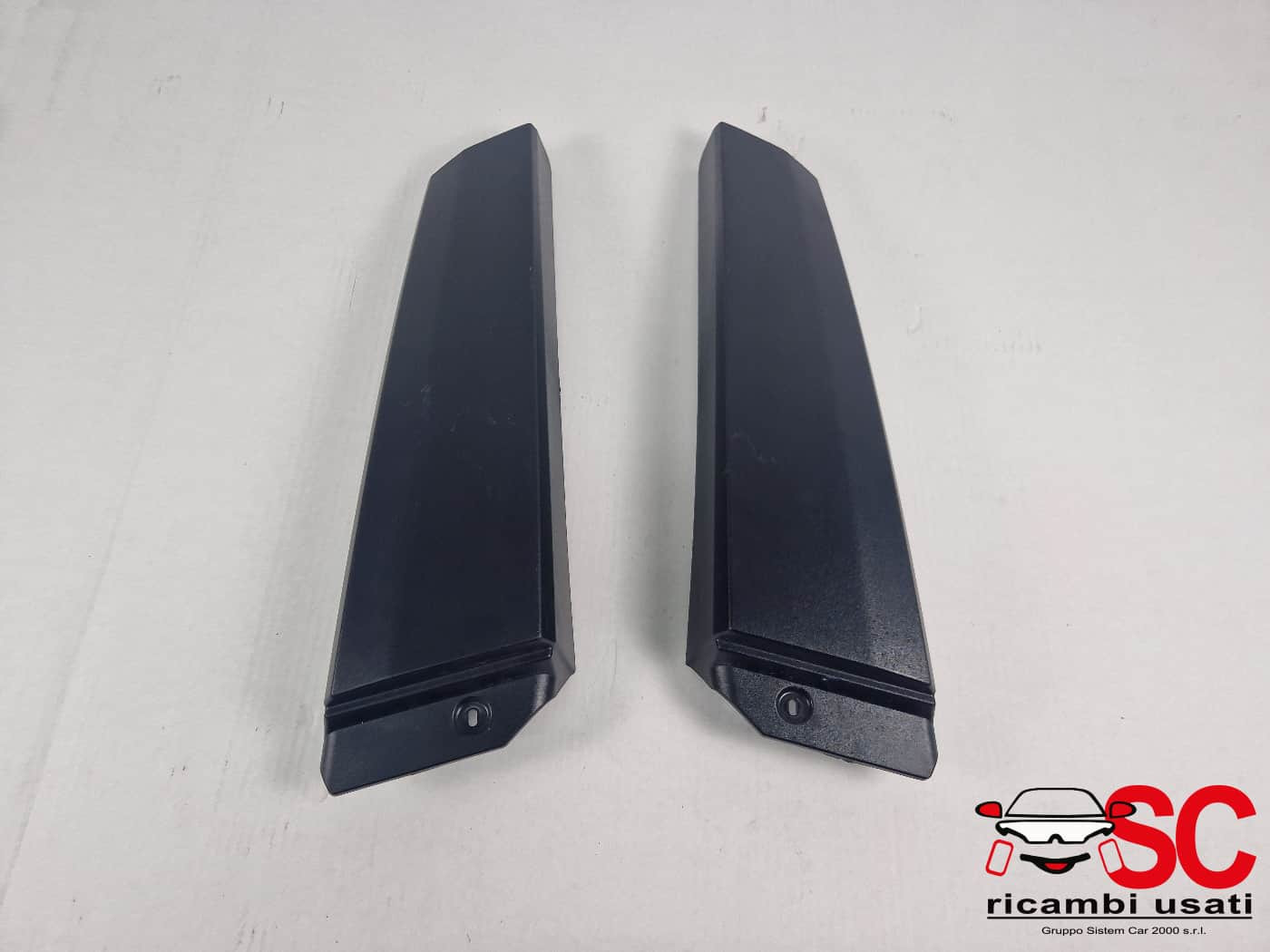 RIVESTIMENTO MONTANTE CENTRALE DACIA Jogger Serie 7668186704R (21>)