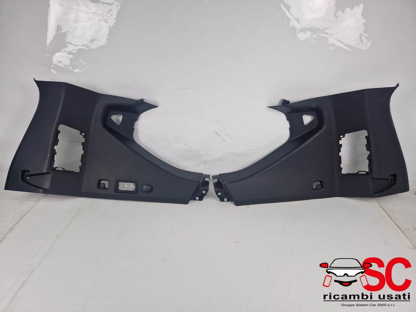 RIVESTIMENTO MONTANTE POSTERIORE SX E DX DACIA Jogger Serie 769184458R (21>)