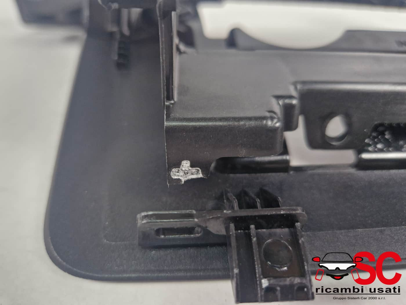 684705942R ALLOGGIAMENTO AUTORADIO DACIA Jogger Serie benzina