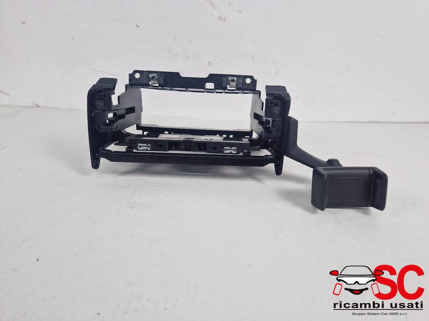 684705942R ALLOGGIAMENTO AUTORADIO DACIA Jogger Serie benzina