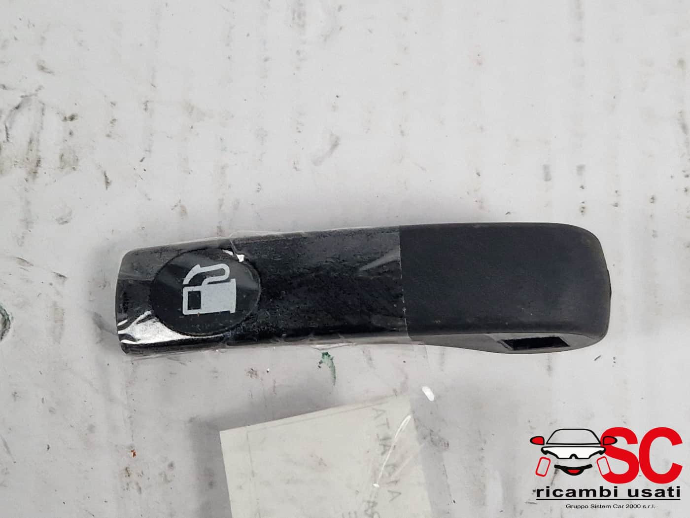 846104896R PULSANTE APERTURA SPORTELLINO CARBURANTE DACIA Jogger Serie benzina