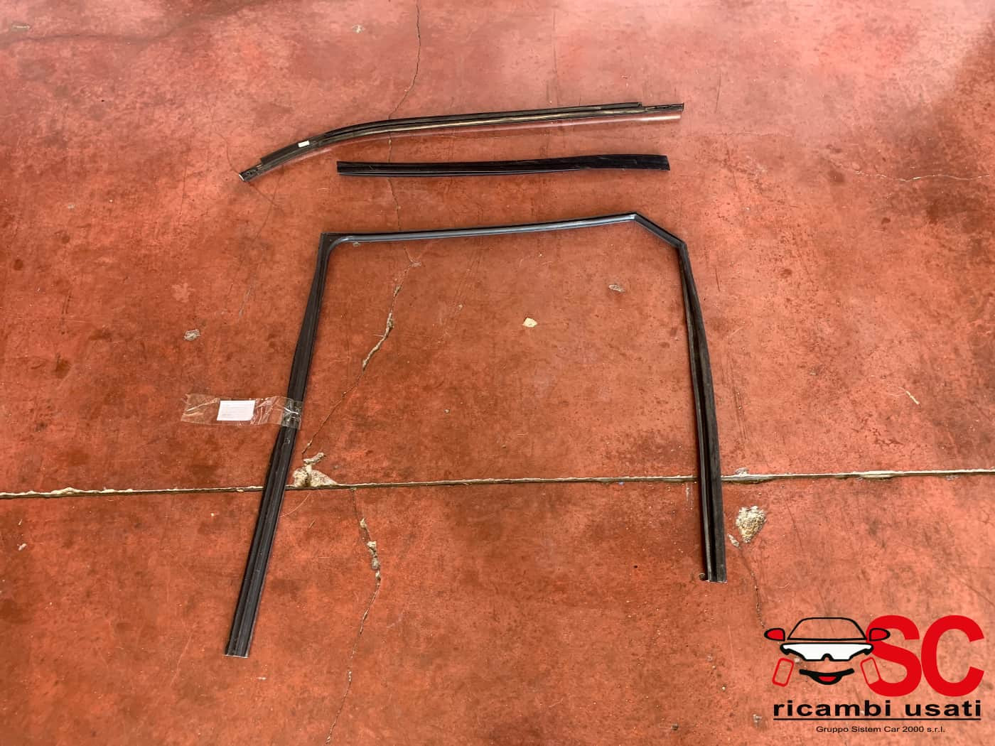 GUARNIZIONE PORTIERA POSTERIORE DESTRA DR 4 Serie 6204230U2210 (21>)