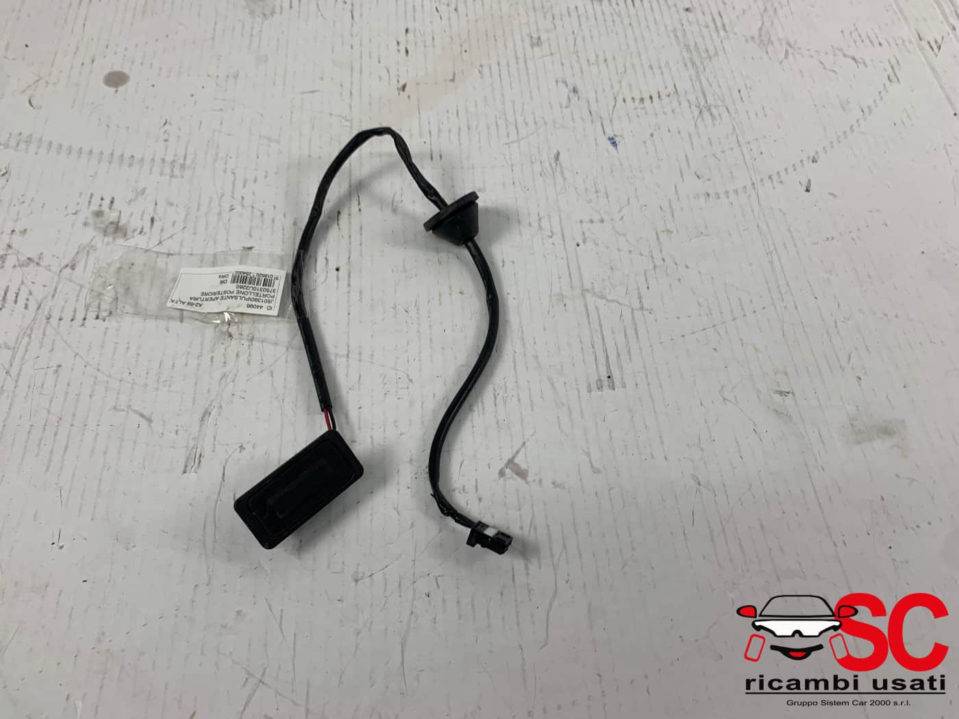 PULSANTE APERTURA PORTELLONE POSTERIORE DR 4 Serie 3750310U2260 (21>)
