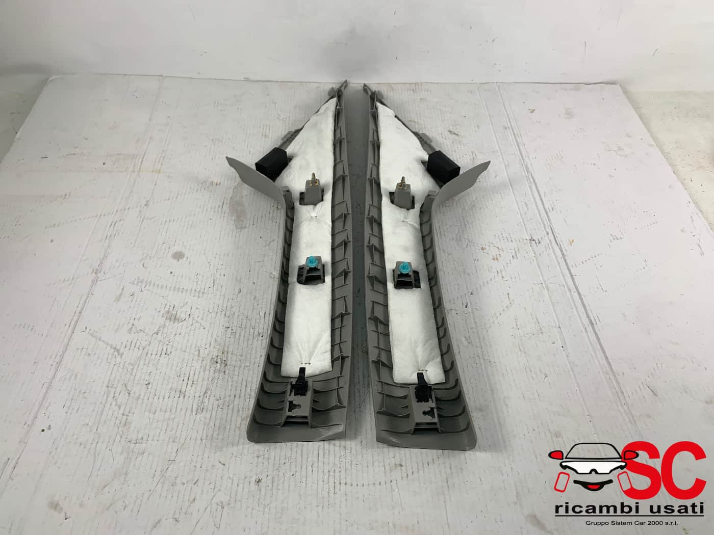 RIVESTIMENTO MONTANTE ANTERIORE SX E DX DR 4 Serie 5402210U2210 (21>)