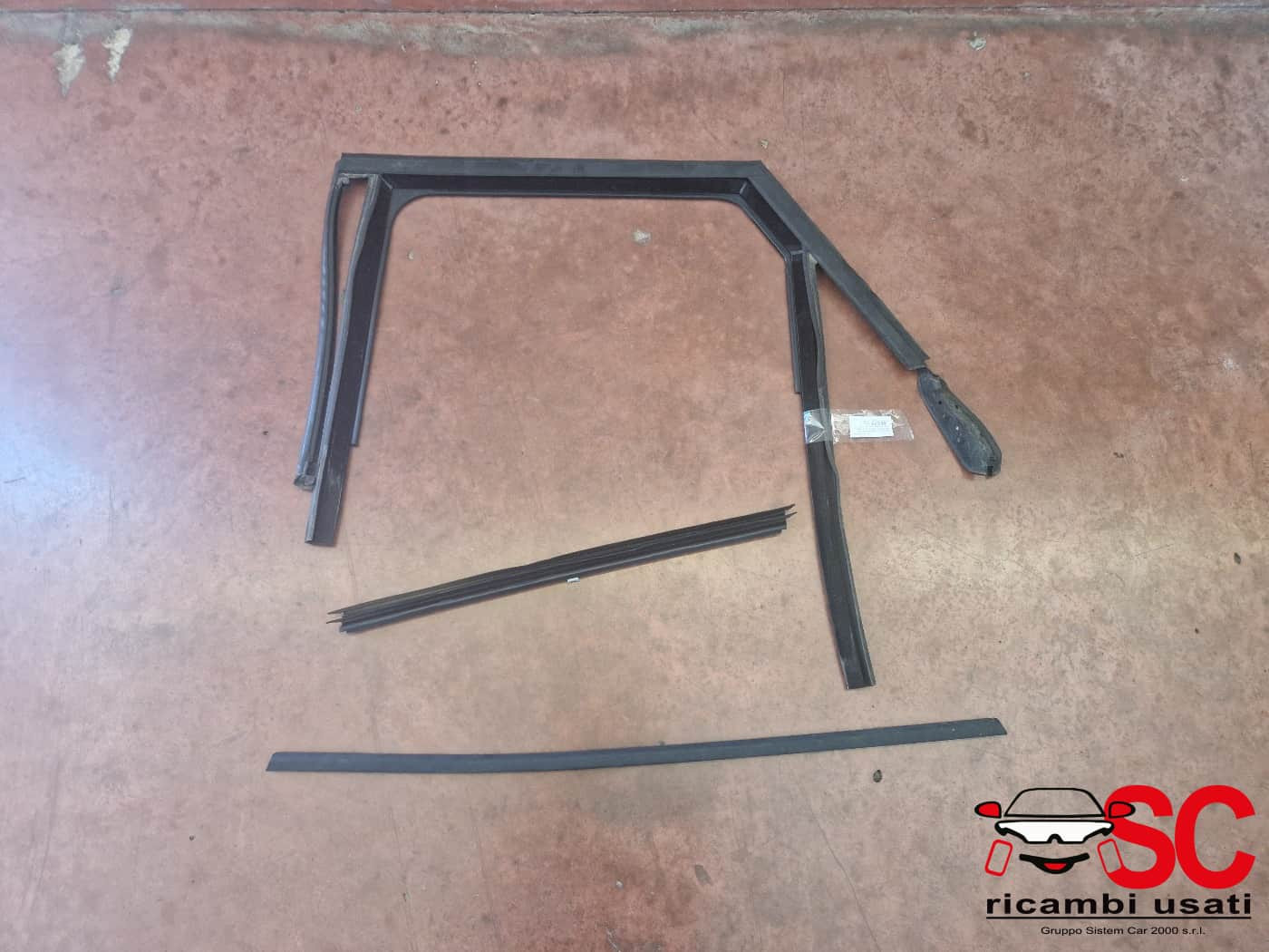 GUARNIZIONE PORTIERA POSTERIORE SINISTRA BMW Serie 2 Active Tourer (F45) (14>18)