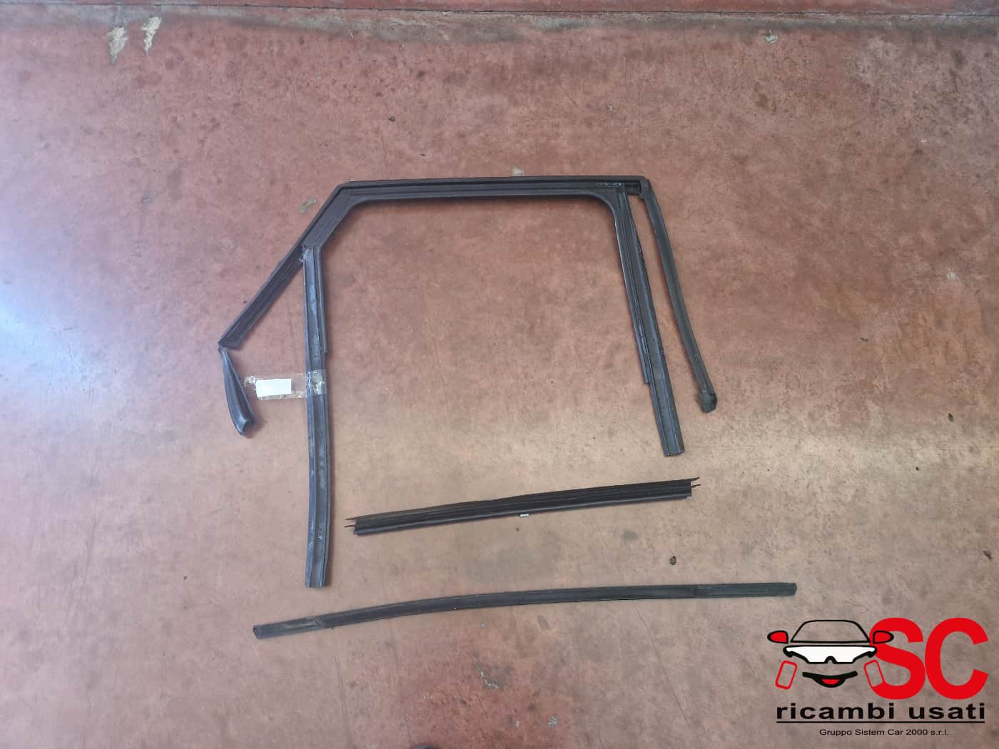 GUARNIZIONE PORTIERA POSTERIORE SINISTRA BMW Serie 2 Active Tourer (F45) (14>18)