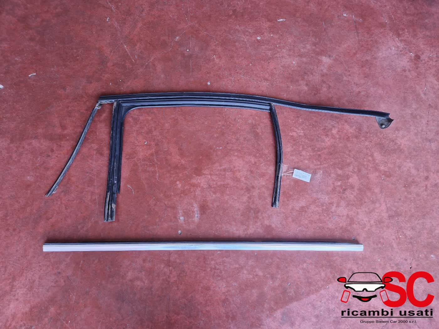 GUARNIZIONE PORTIERA POSTERIORE SINISTRA MERCEDES Classe A Serie (W176) A1767350025 (12>18)