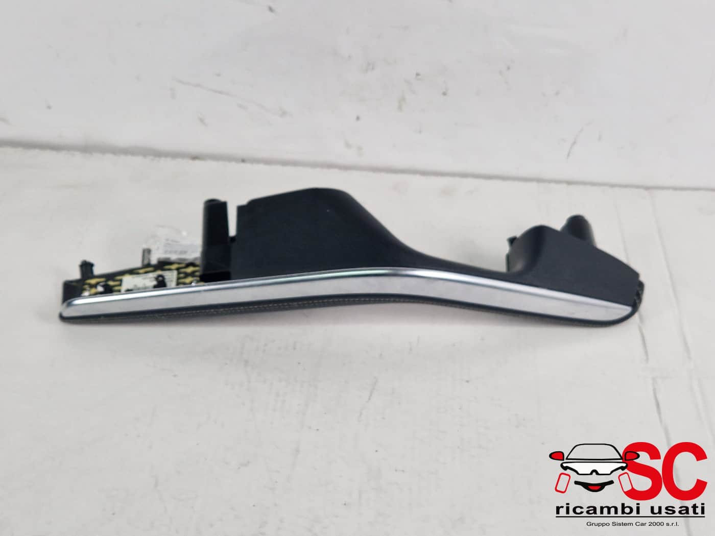 BRACCIOLO PANNELLO ANTERIORE DESTRO MERCEDES Classe A Serie (W176) A1767201095 (12>18)