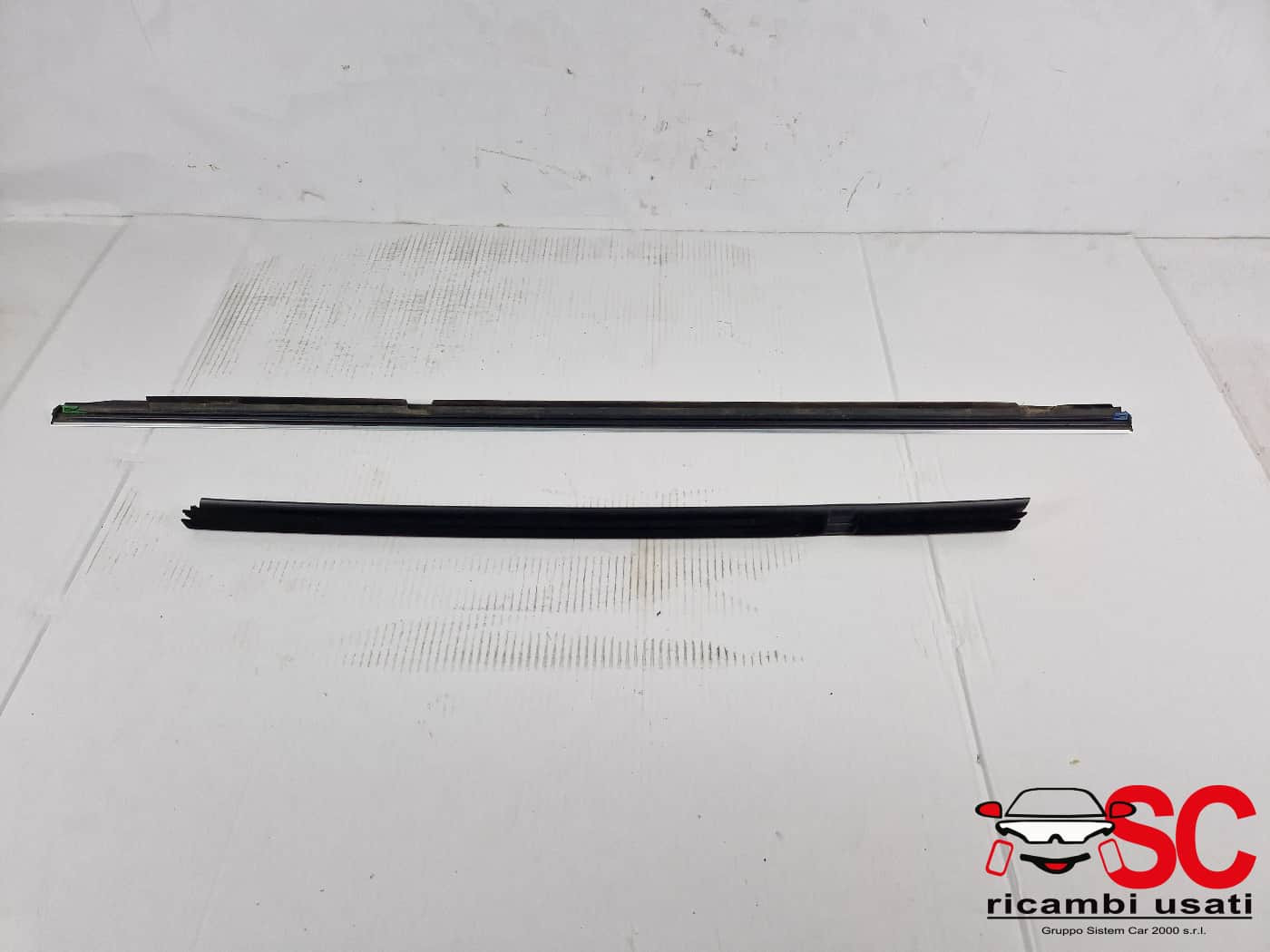 RASCHIAVETRO POSTERIORE SX MERCEDES Classe A Serie (W176) A1767351100 (12>18)