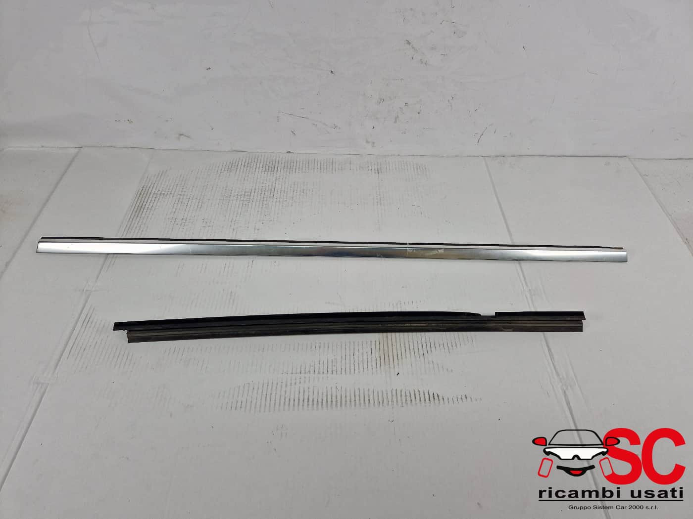 RASCHIAVETRO POSTERIORE SX MERCEDES Classe A Serie (W176) A1767351100 (12>18)