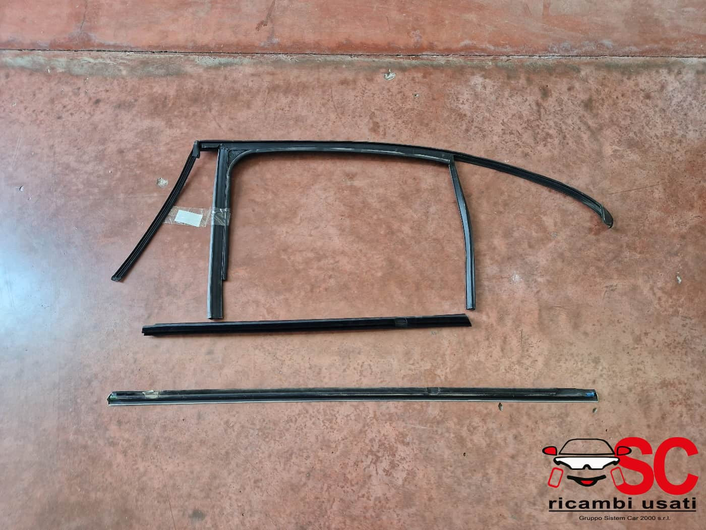 GUARNIZIONE PORTIERA POSTERIORE DESTRA MERCEDES Classe A Serie (W176) A1767351200 (12>18)