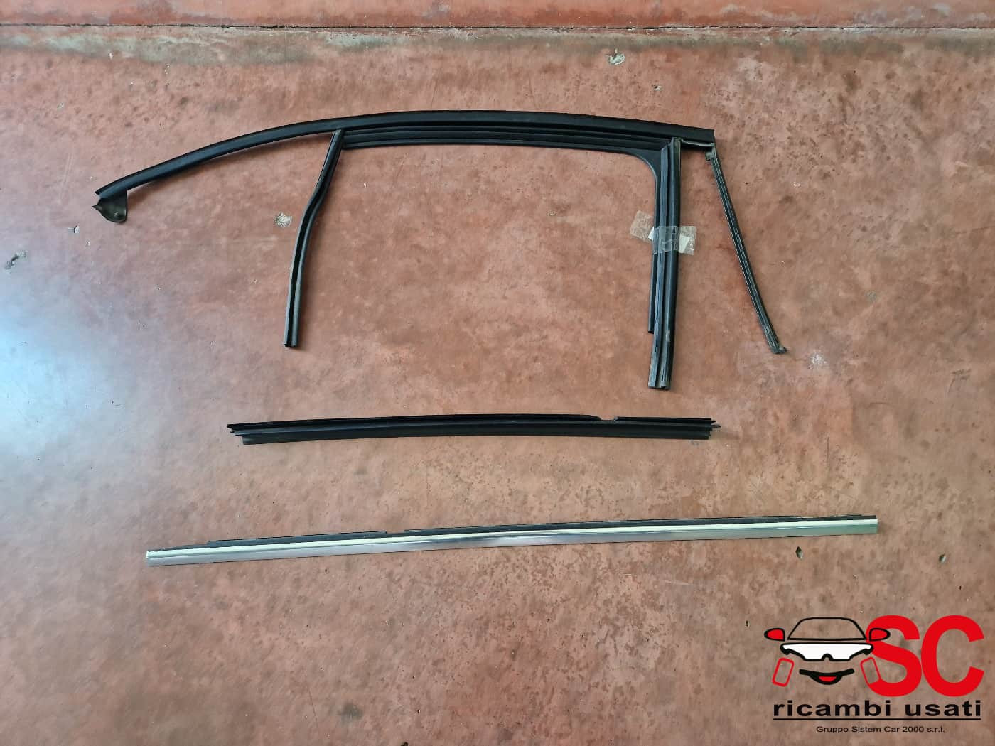GUARNIZIONE PORTIERA POSTERIORE DESTRA MERCEDES Classe A Serie (W176) A1767351200 (12>18)