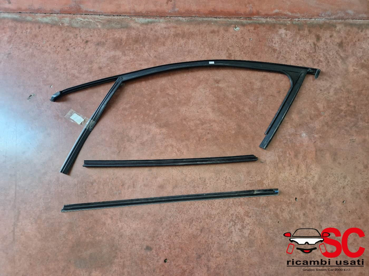 GUARNIZIONE PORTIERA ANTERIORE DESTRA MERCEDES Classe A Serie (W176) A1767251200 (12>18)