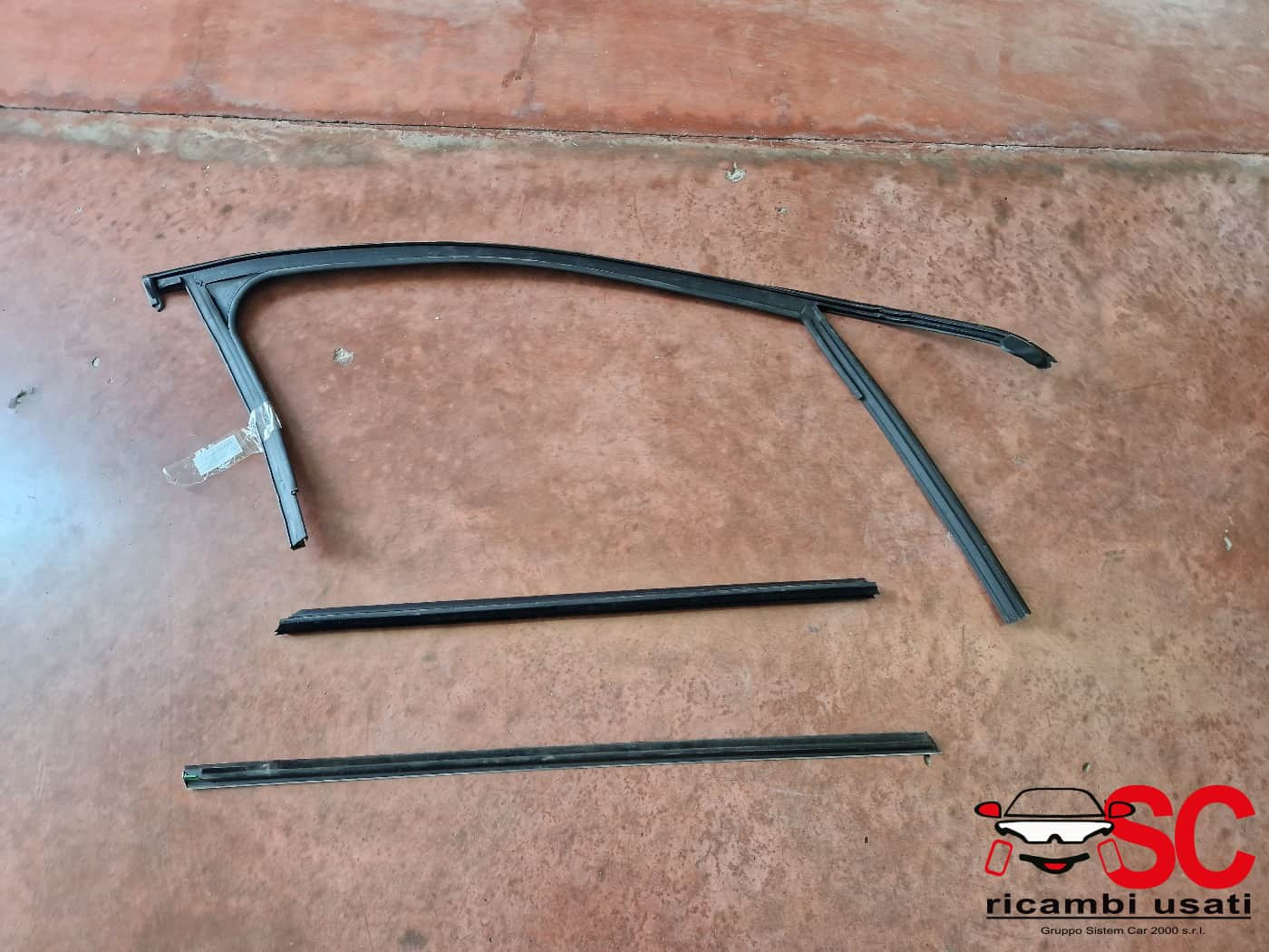 GUARNIZIONE PORTIERA ANTERIORE SINISTRA MERCEDES Classe A Serie (W176) A1767251100 (12>18)