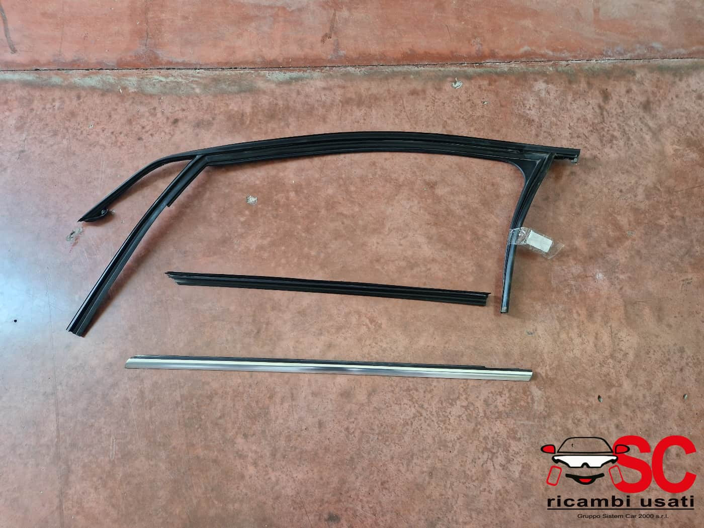 GUARNIZIONE PORTIERA ANTERIORE SINISTRA MERCEDES Classe A Serie (W176) A1767251100 (12>18)