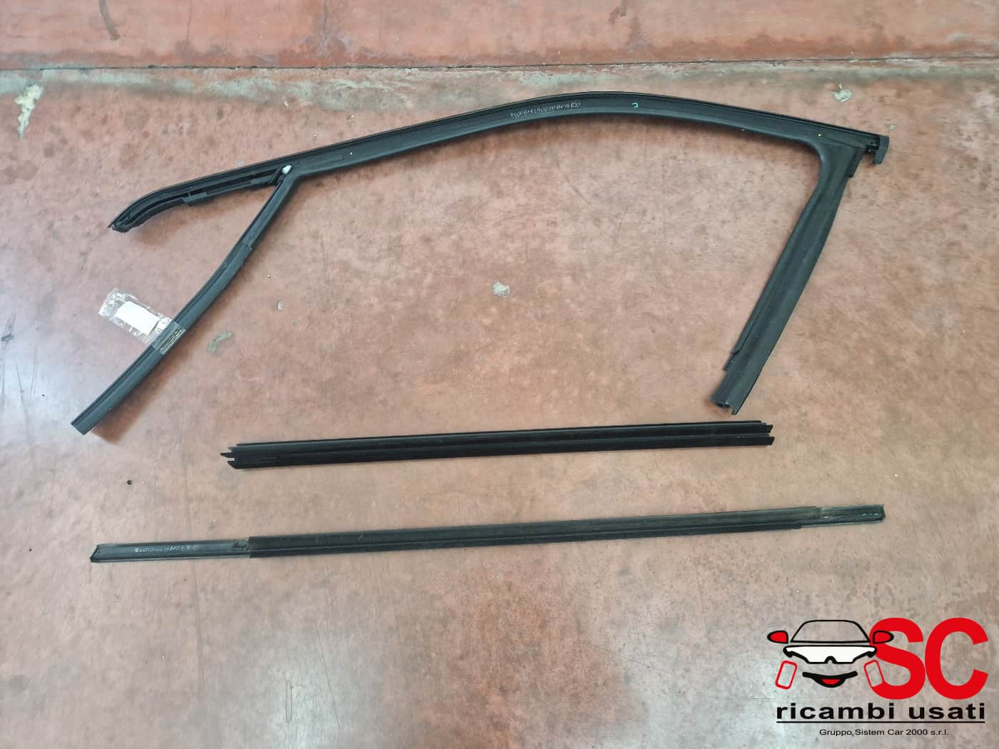 GUARNIZIONE PORTIERA ANTERIORE DESTRA JEEP Compass Serie (16>)