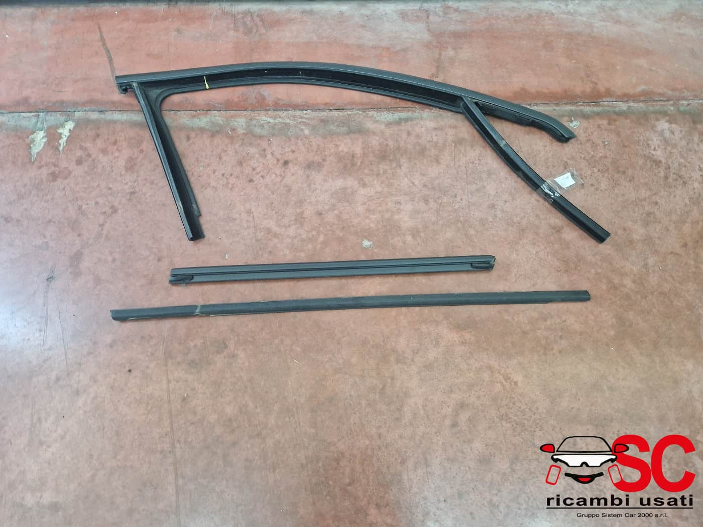 GUARNIZIONE PORTIERA ANTERIORE DESTRA JEEP Compass Serie (16>)