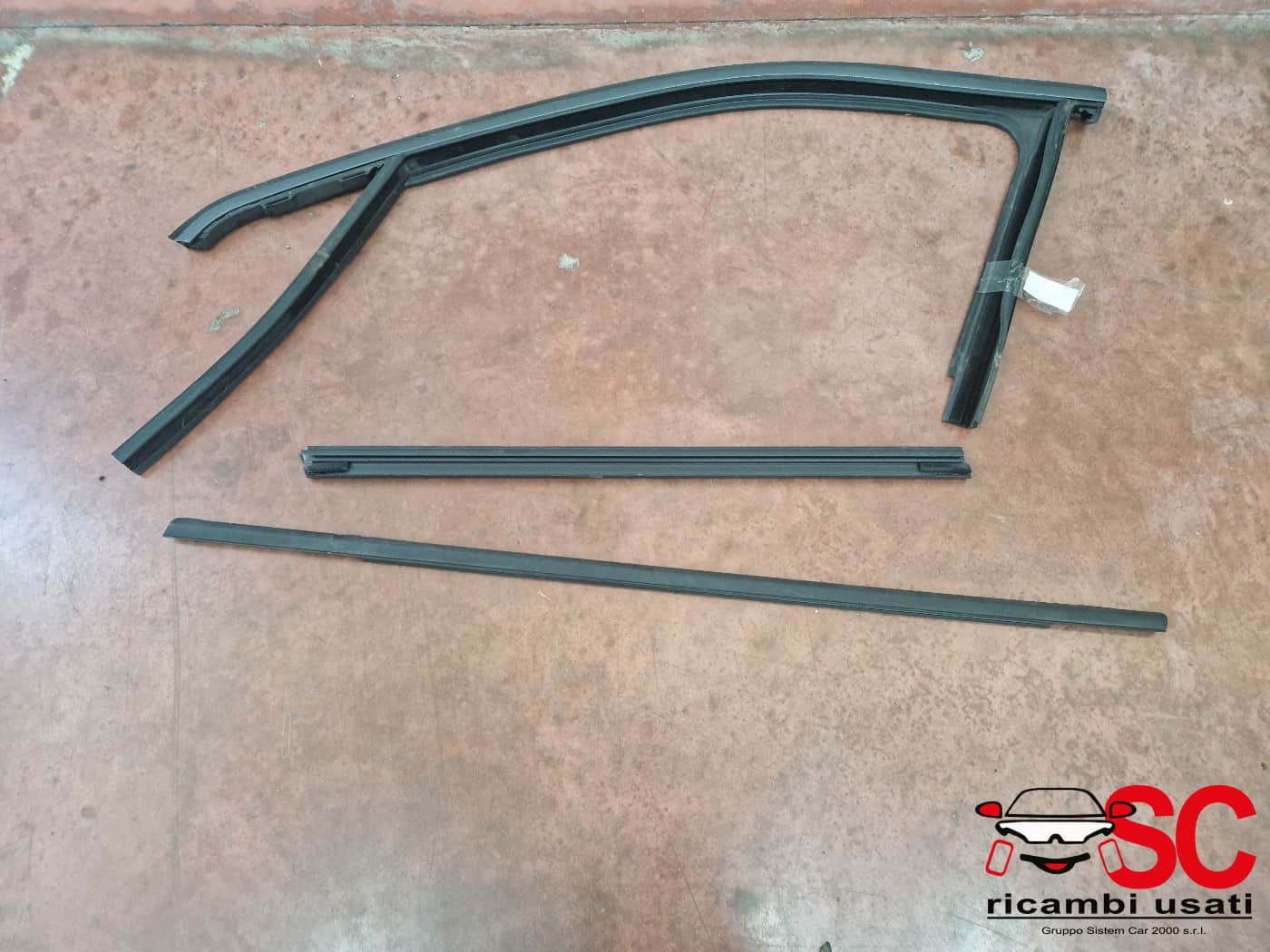 GUARNIZIONE PORTIERA ANTERIORE SINISTRA JEEP Compass Serie (16>)