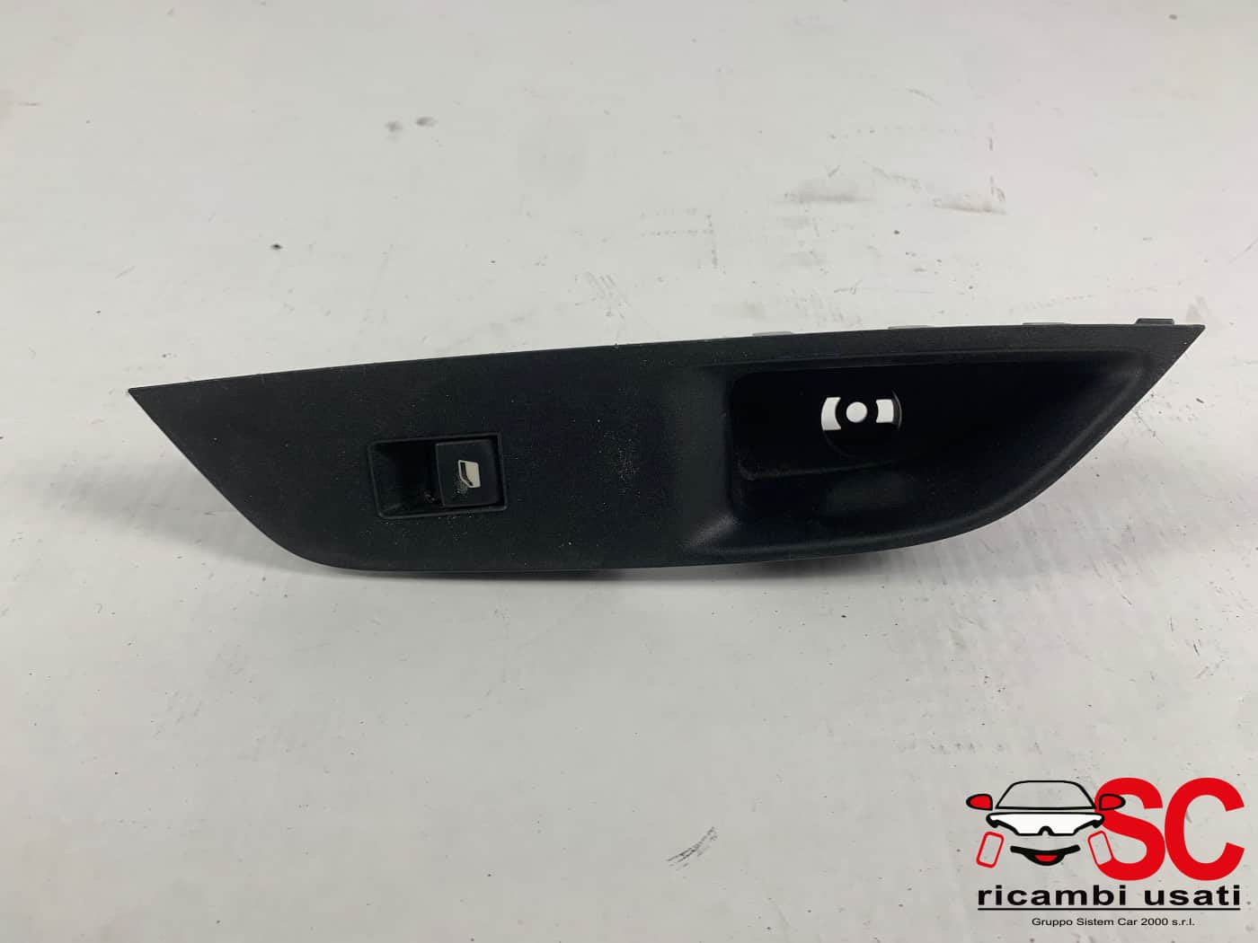 PULSANTE ALZAVETRO POSTERIORE DESTRO OPEL Astra L Serie 98044803ZD (21>)