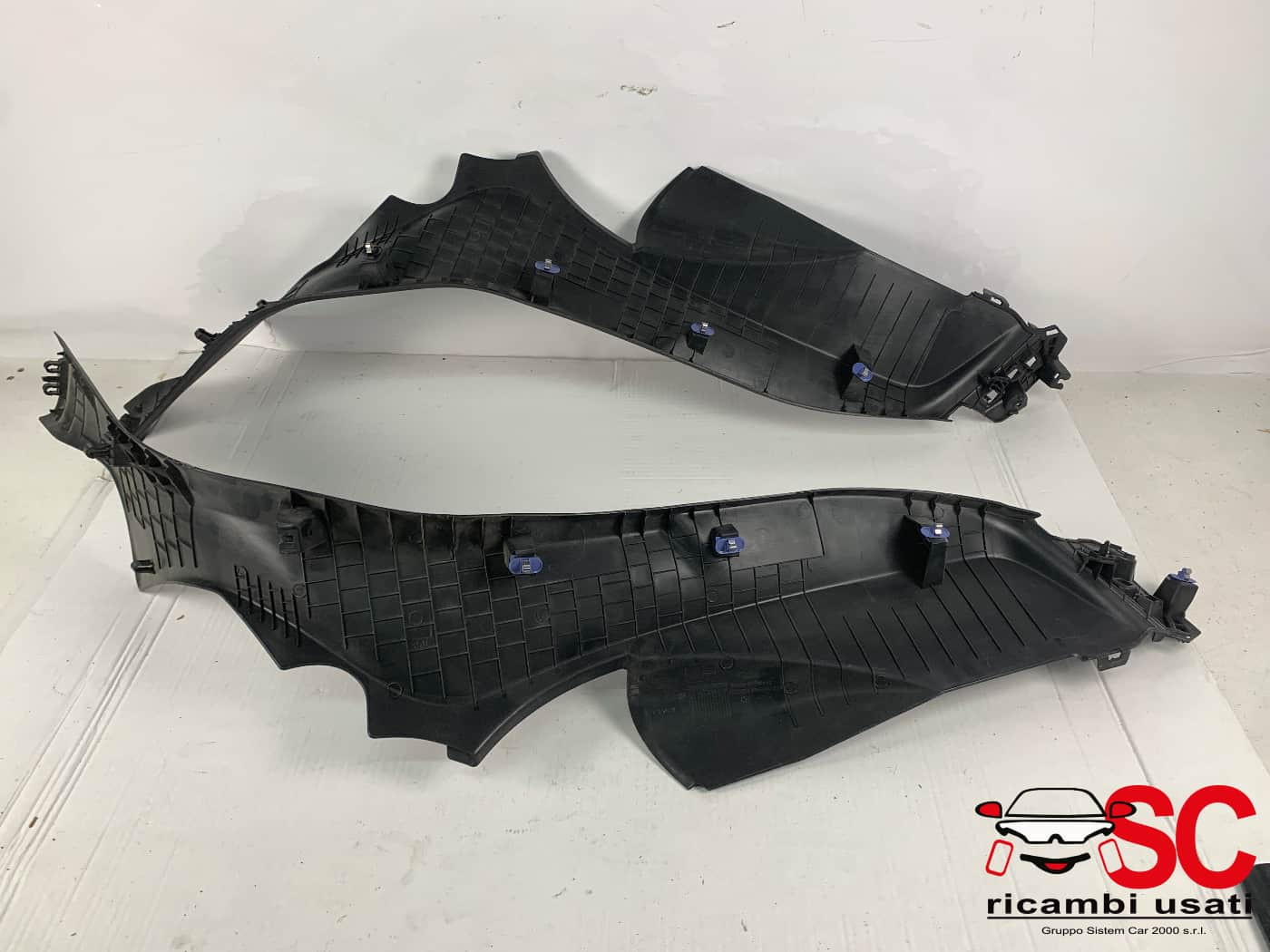 RIVESTIMENTO MONTANTE POSTERIORE SX E DX OPEL Astra L Serie 9836120680 (21>)