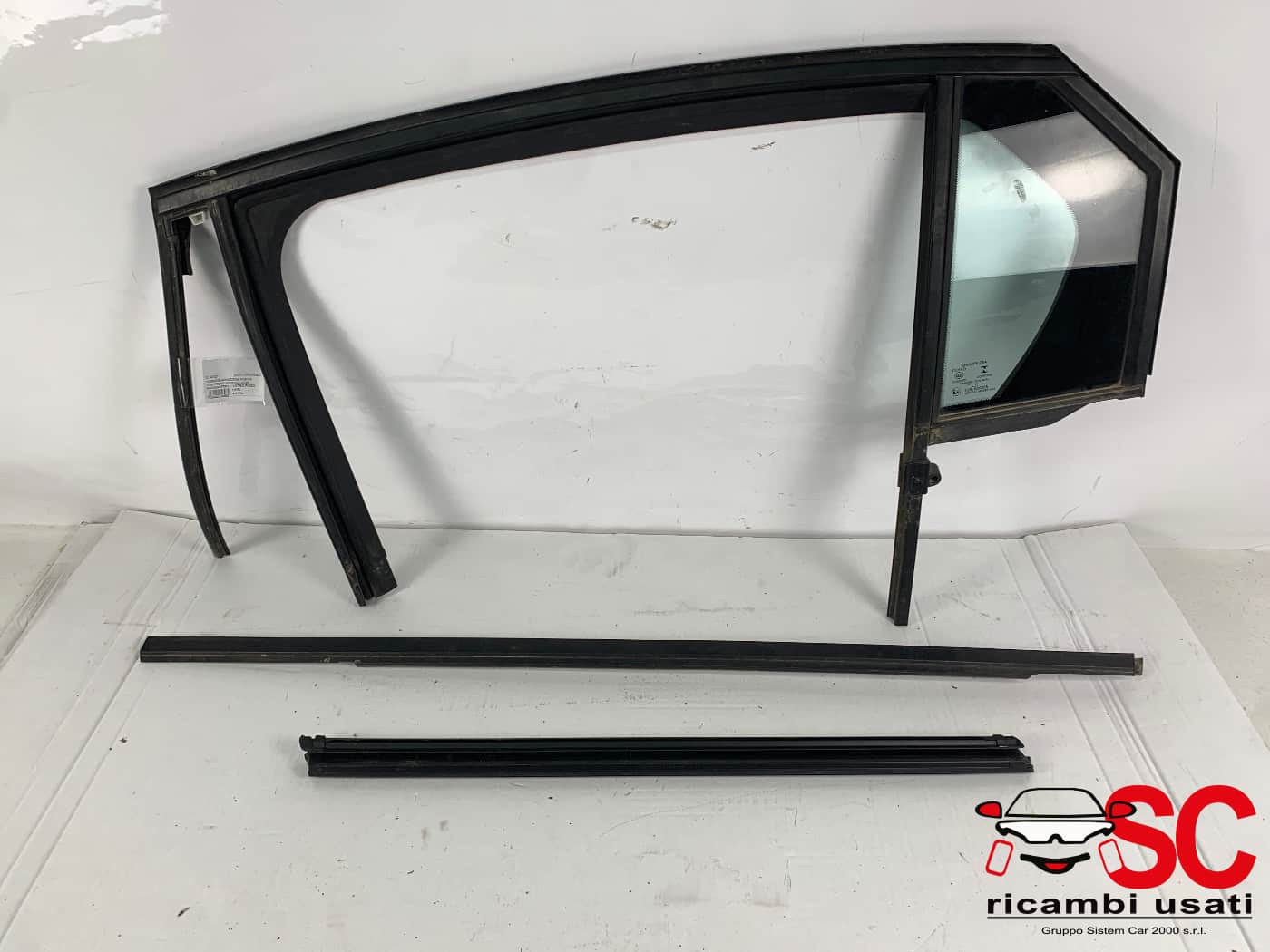 GUARNIZIONE PORTIERA POSTERIORE SINISTRA OPEL Astra L Serie 9838521880 (21>)
