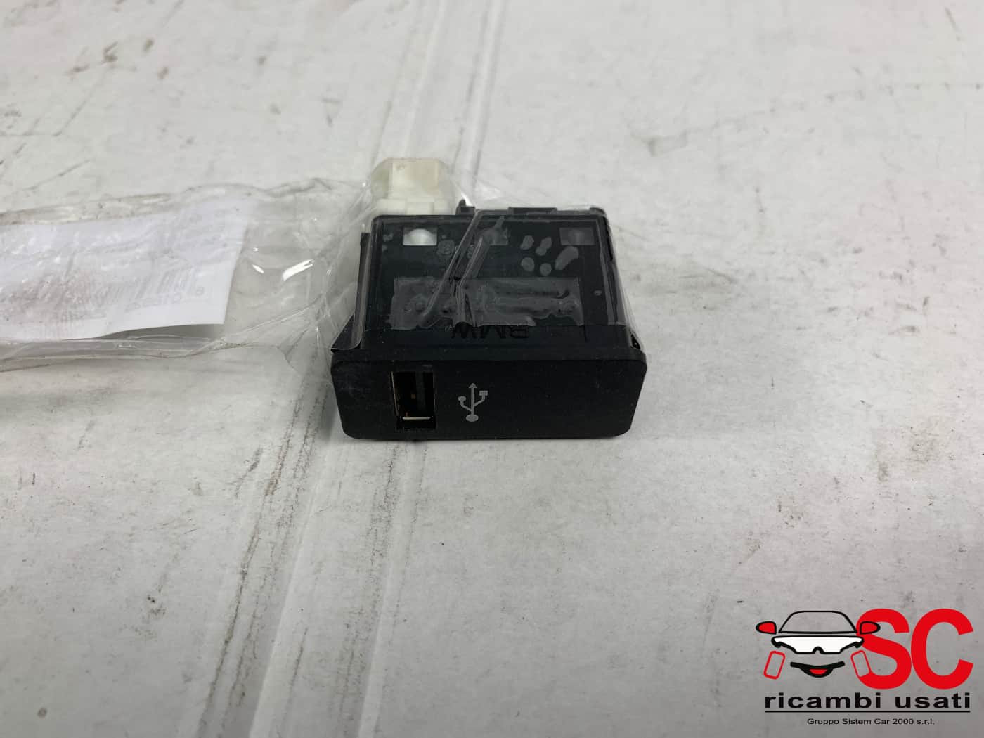 INTERFACCIA PRESA USB/INGRESSO AUX BMW X2 F39 84106820397 (18>)