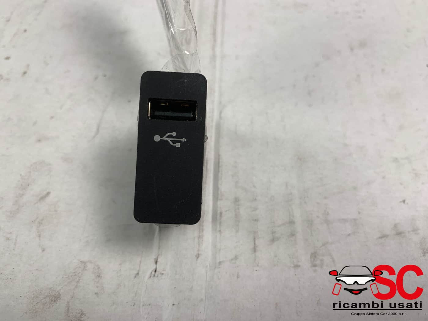 INTERFACCIA PRESA USB/INGRESSO AUX BMW X2 F39 84106820397 (18>)