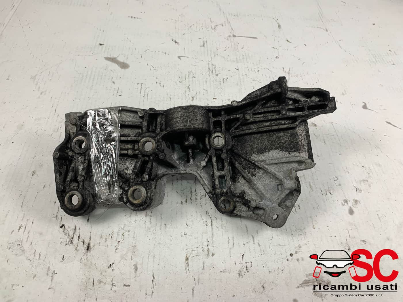117105989R SUPPORTO ALTERNATORE MERCEDES Classe A Serie (W177) diesel