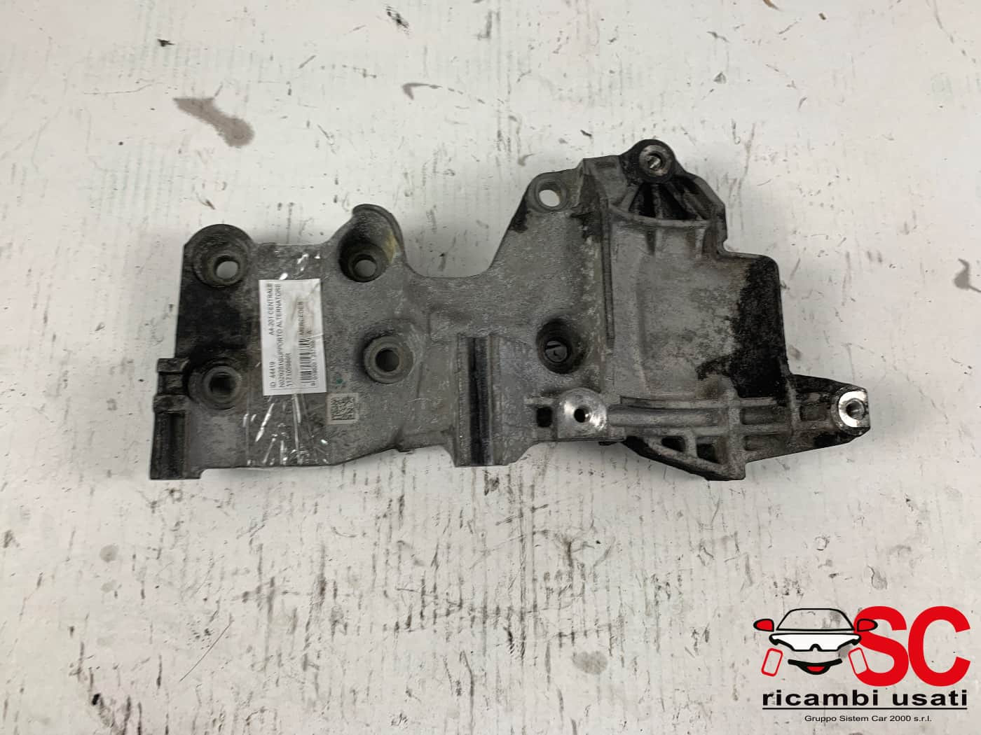 117105989R SUPPORTO ALTERNATORE MERCEDES Classe A Serie (W177) diesel