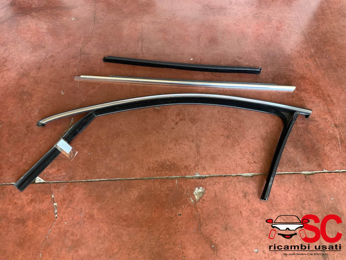 GUARNIZIONE PORTIERA ANTERIORE SINISTRA MERCEDES Classe A Serie (W177) A1777250300 (18>)