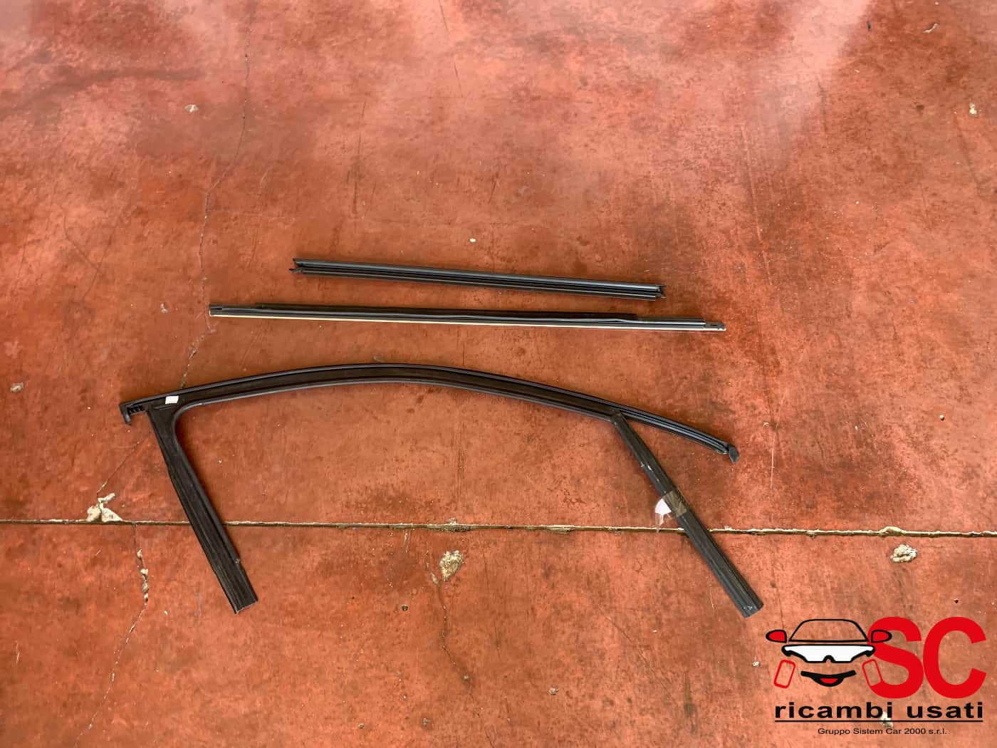 GUARNIZIONE PORTIERA ANTERIORE SINISTRA MERCEDES Classe A Serie (W177) A1777250300 (18>)