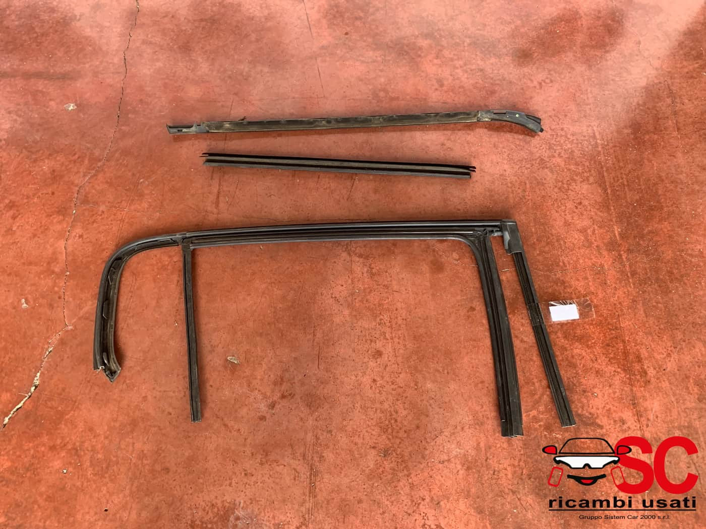 GUARNIZIONE PORTIERA POSTERIORE SINISTRA PEUGEOT 308 2° Serie 96778879XT (13>)