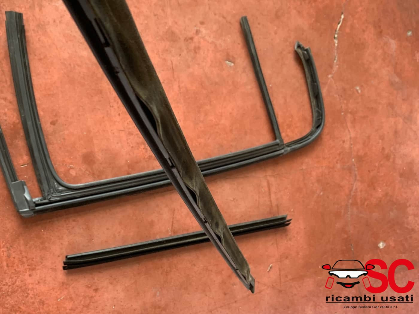 GUARNIZIONE PORTIERA POSTERIORE SINISTRA PEUGEOT 308 2° Serie 96778879XT (13>)