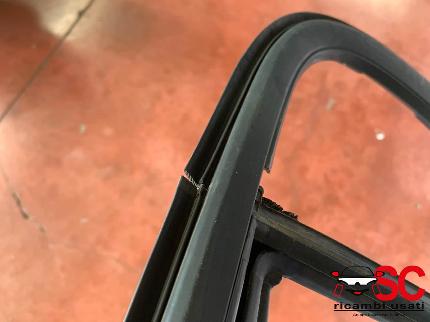 GUARNIZIONE PORTIERA POSTERIORE SINISTRA PEUGEOT 308 2° Serie 96778879XT (13>)