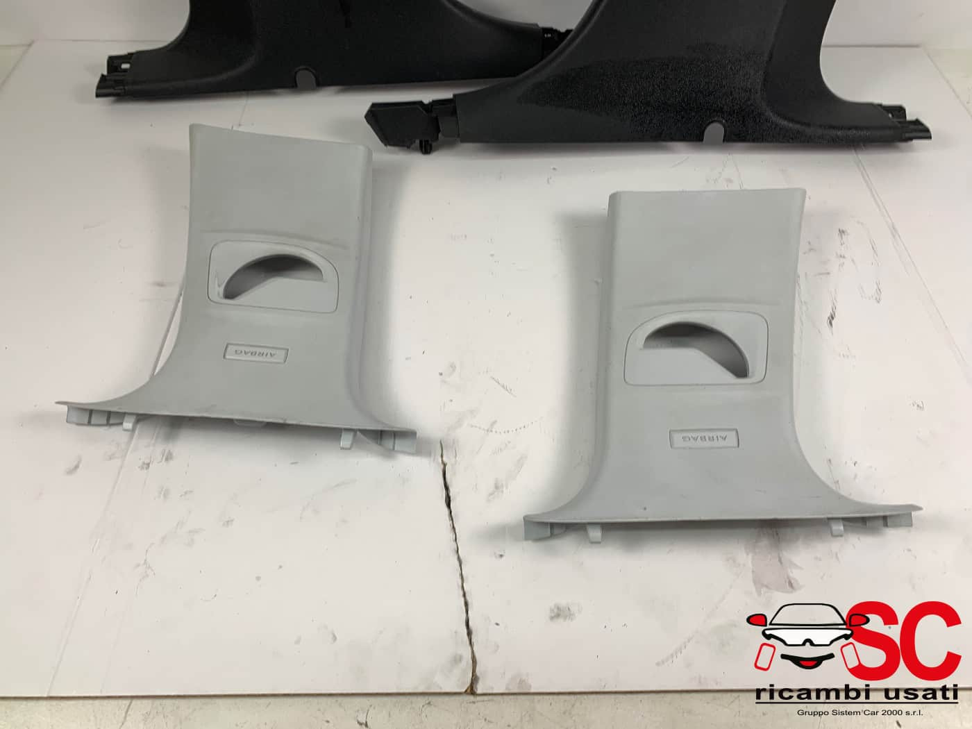 RIVESTIMENTO MONTANTE CENTRALE PEUGEOT 308 2° Serie 9677445977 (13>)