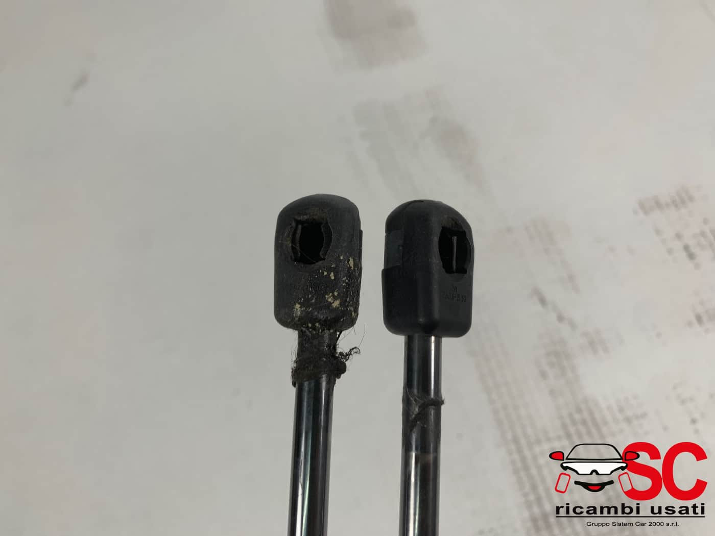 PISTONCINI COFANO POST. FORD Fiesta 6° Serie 8A61A406A10AC (08>17)