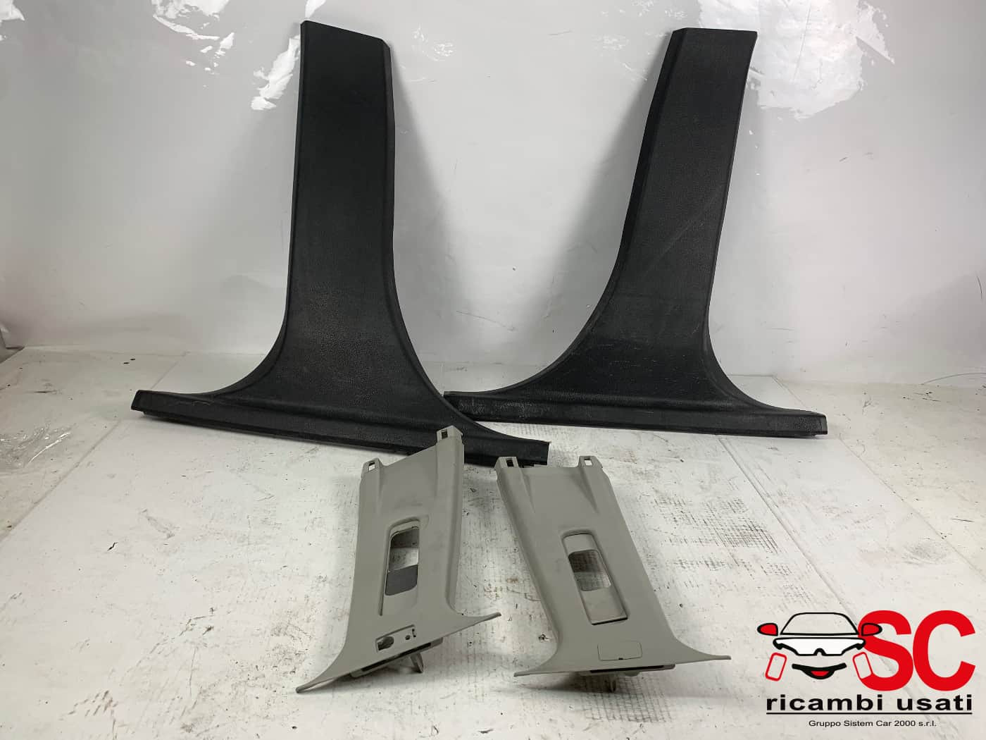 RIVESTIMENTO MONTANTE CENTRALE FORD Fiesta 6° Serie D1BBA24583A (08>17)