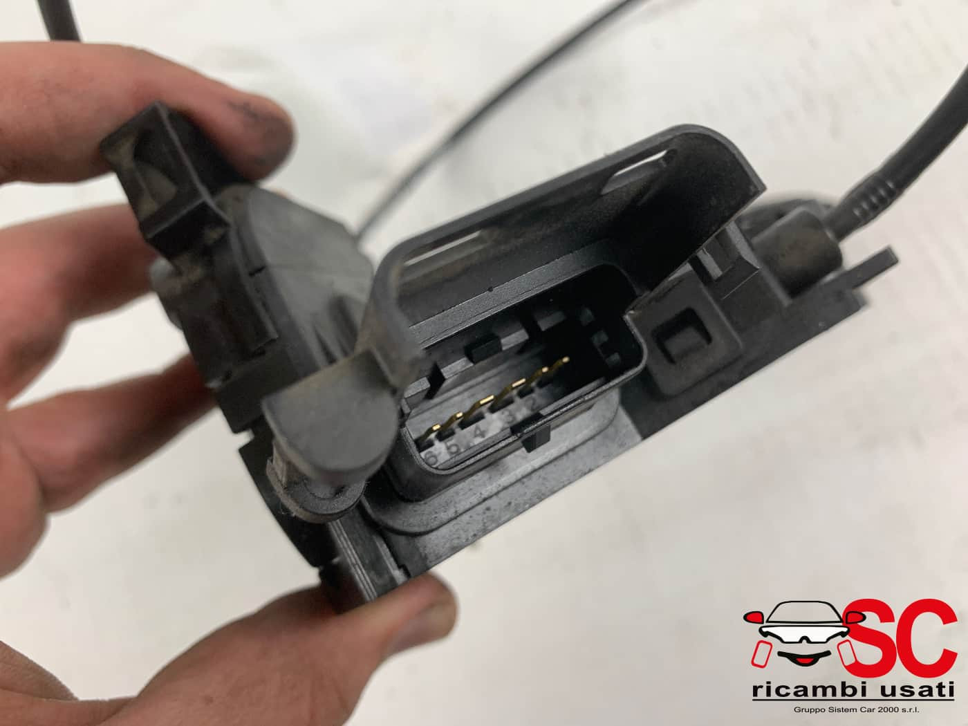 SERRATURA ANTERIORE DESTRA RENAULT Trafic Serie 805025102R (14>)