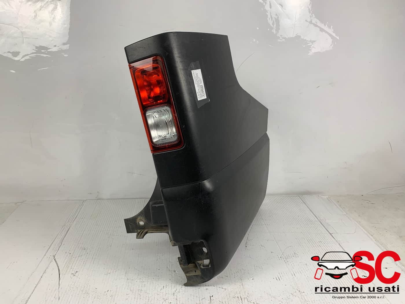 CANTONALE PARAURTI POST. DX RENAULT Trafic Serie 850162827R (14>)