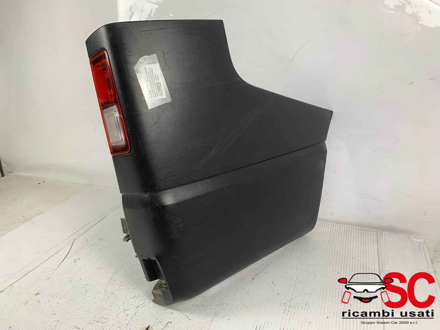 CANTONALE PARAURTI POST. DX RENAULT Trafic Serie 850162827R (14>)