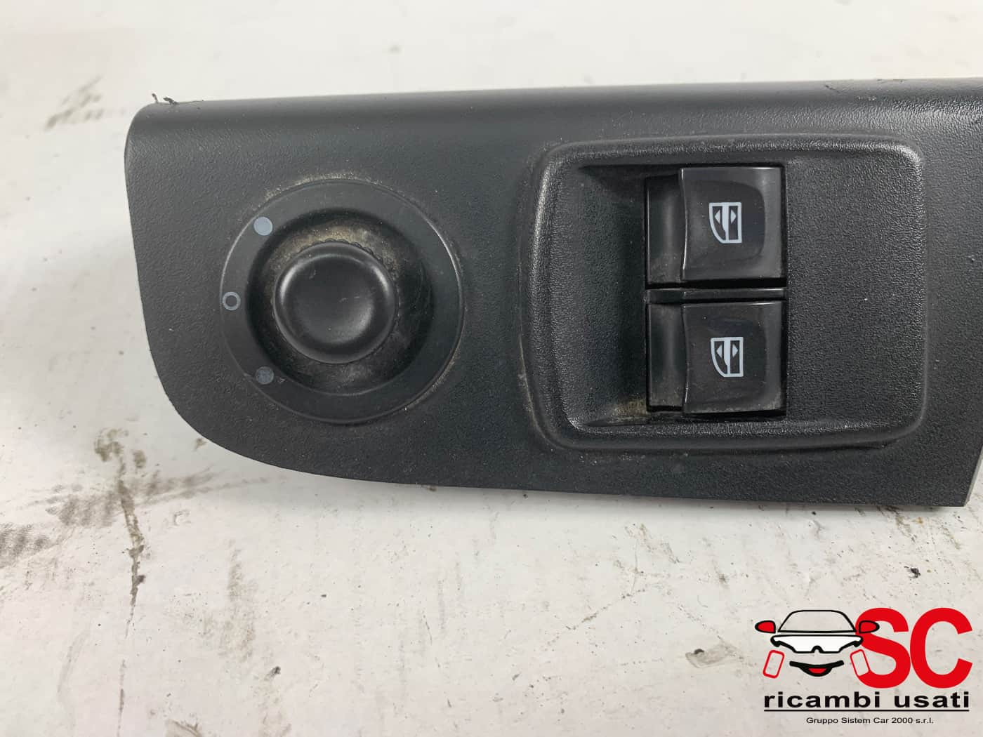 PULSANTIERA ANTERIORE SINISTRA RENAULT Trafic Serie 254118722R (14>)